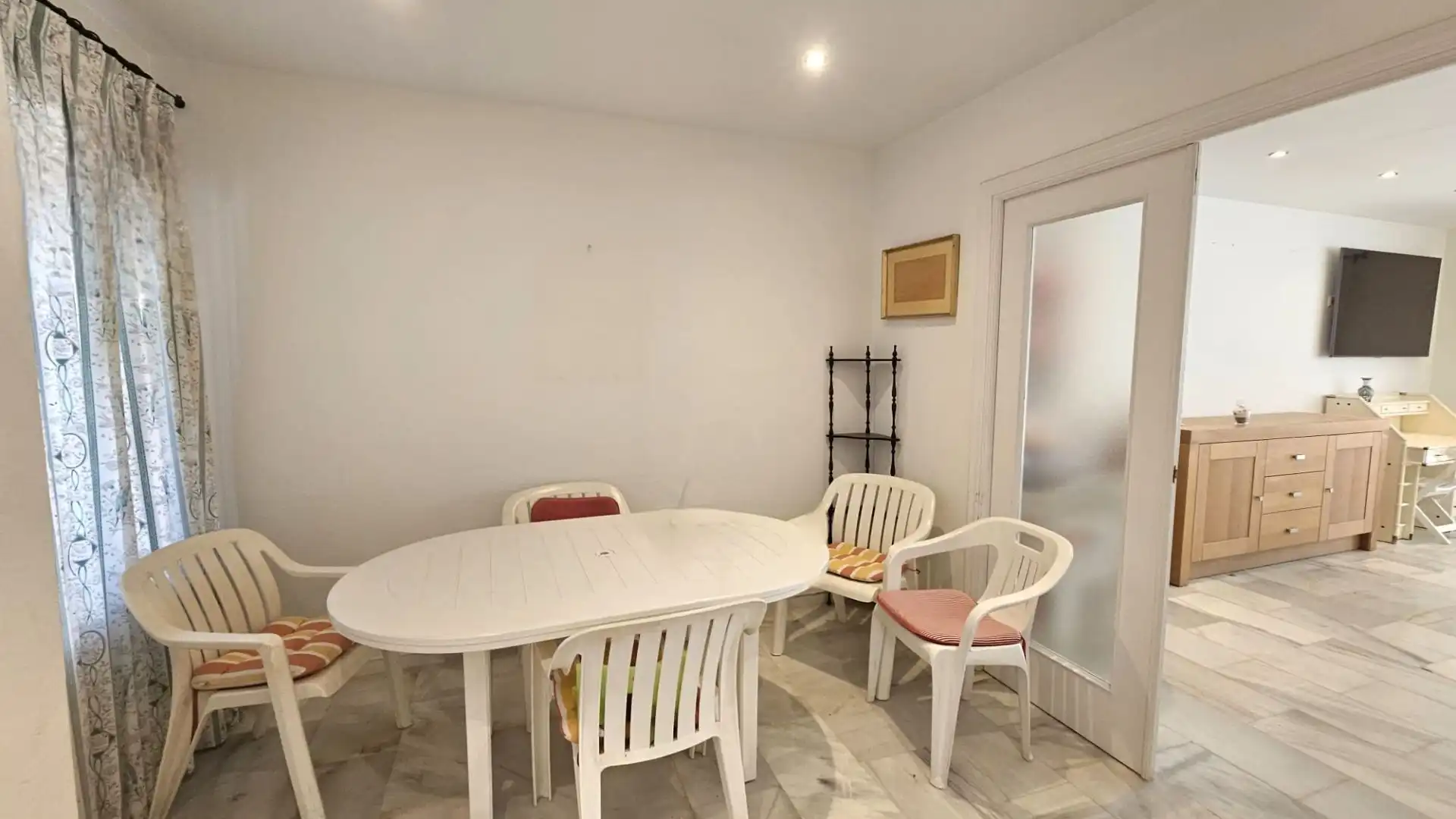 Menjador de Casa adosada en venda en Benalmádena amb Terrassa, Moblat i Piscina comunitària