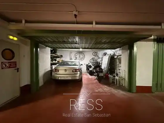 Parkplatz von Wohnung zum Verkauf in Donostia - San Sebastián  mit Heizung, Privatgarten und Terrasse