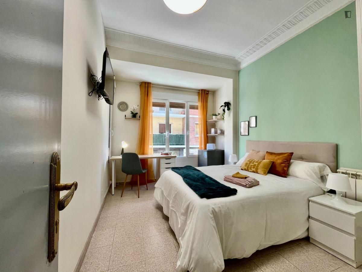 Dormitori de Apartament per a compartir en  Zaragoza Capital amb Moblat, Forn i Rentadora