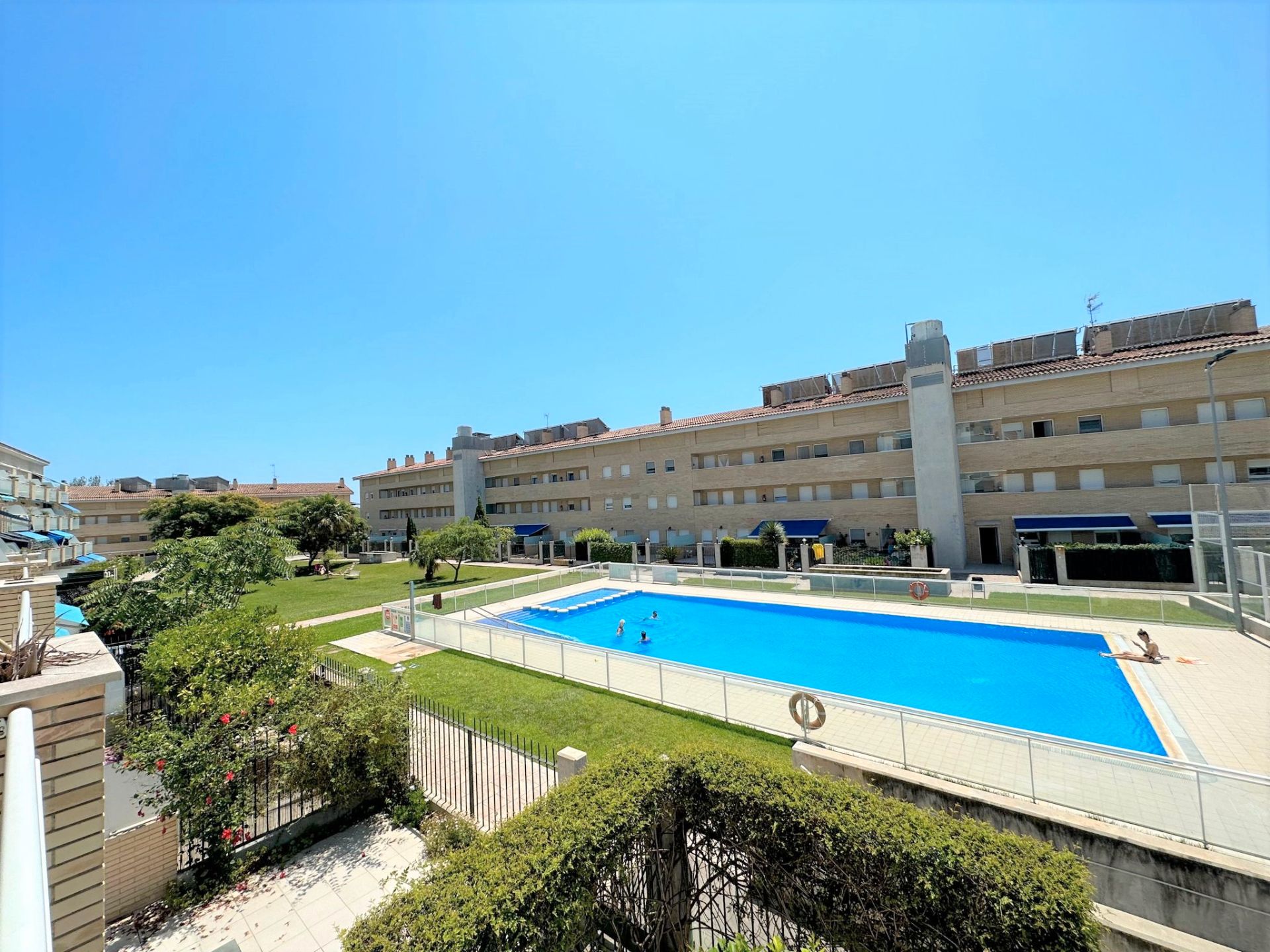 Piscina de Apartament en venda en Benicarló amb Aire condicionat, Terrassa i Traster
