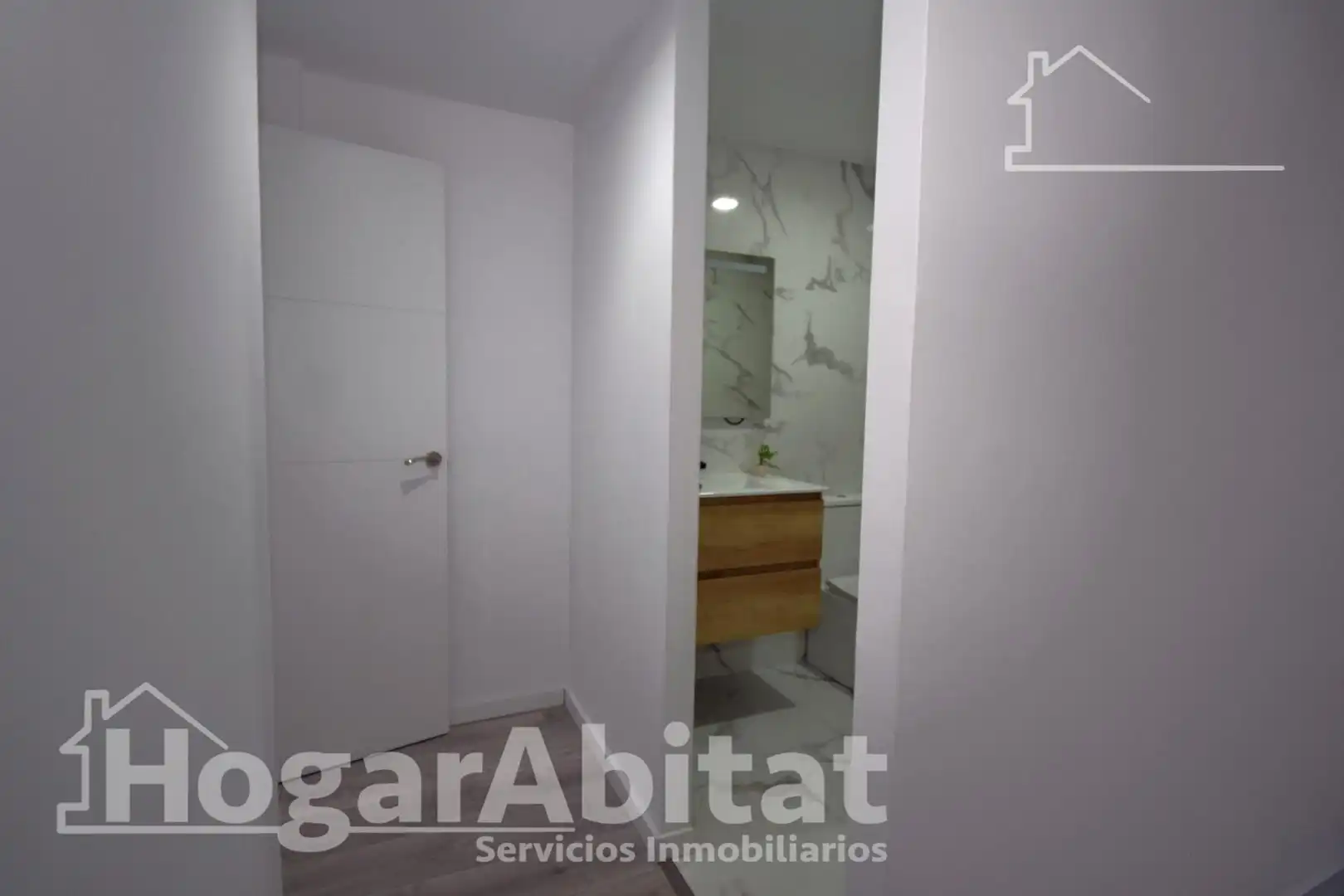 Bany de Pis en venda en Valencia amb Terrassa i Balcó