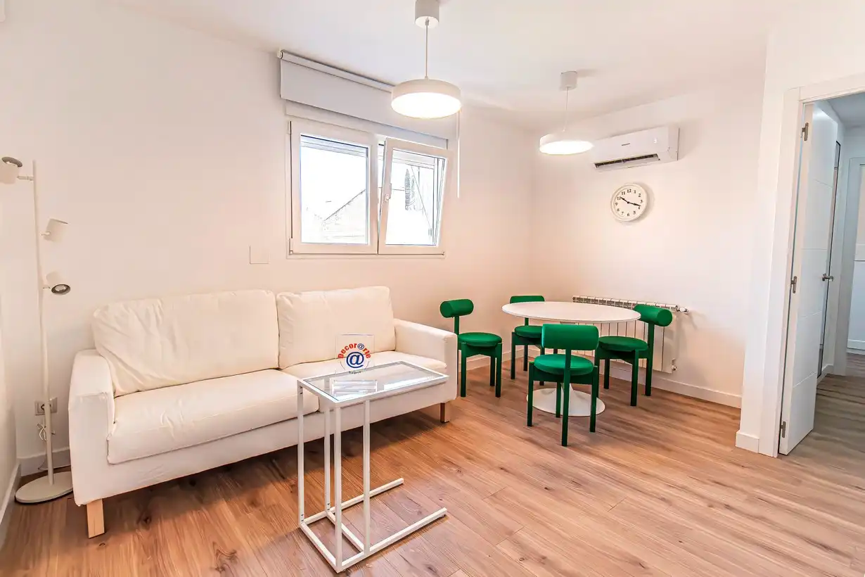 Living room of Flat for sale in Madrid  with Air Conditioner, Heating and Furnished