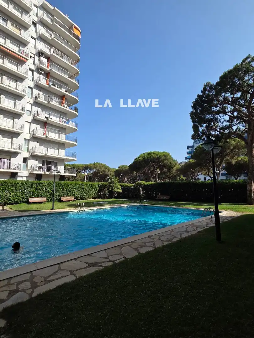 Piscina de Piso en venta en Blanes con Calefacción, Terraza y Piscina