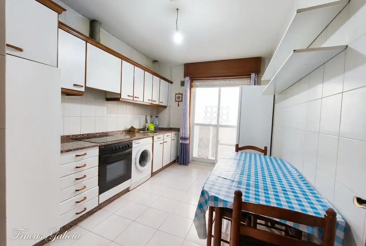 Flat with terrace for sale in Avenida de Portugal 15, imagen 5