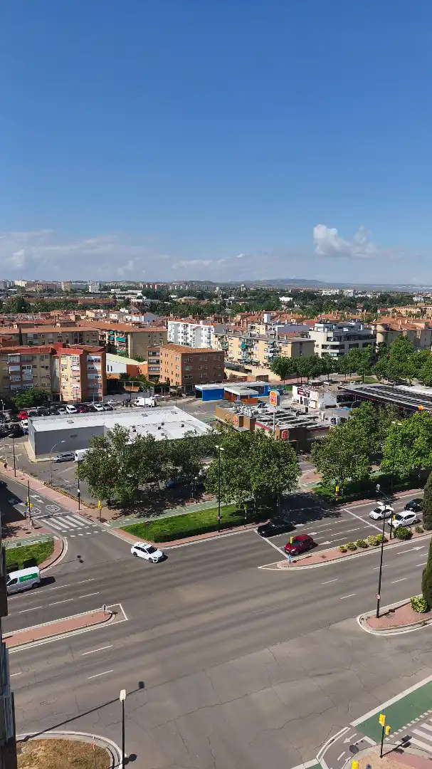 Vista exterior de Piso en venta en  Zaragoza Capital con Calefacción y Terraza