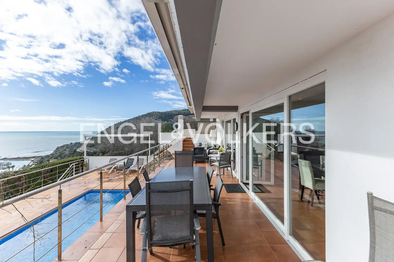 Vista exterior de Casa o xalet en venda en Sitges amb Aire condicionat, Calefacció i Jardí privat