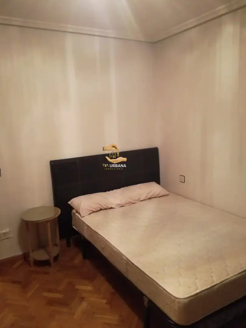 Schlafzimmer von Wohnung zum Verkauf in Salamanca mit Heizung, Möbliert und Balkon