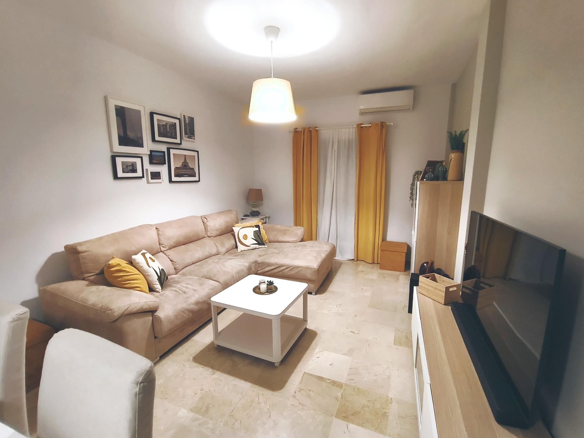 Sala d'estar de Casa adosada en venda en Jerez de la Frontera amb Terrassa i Traster