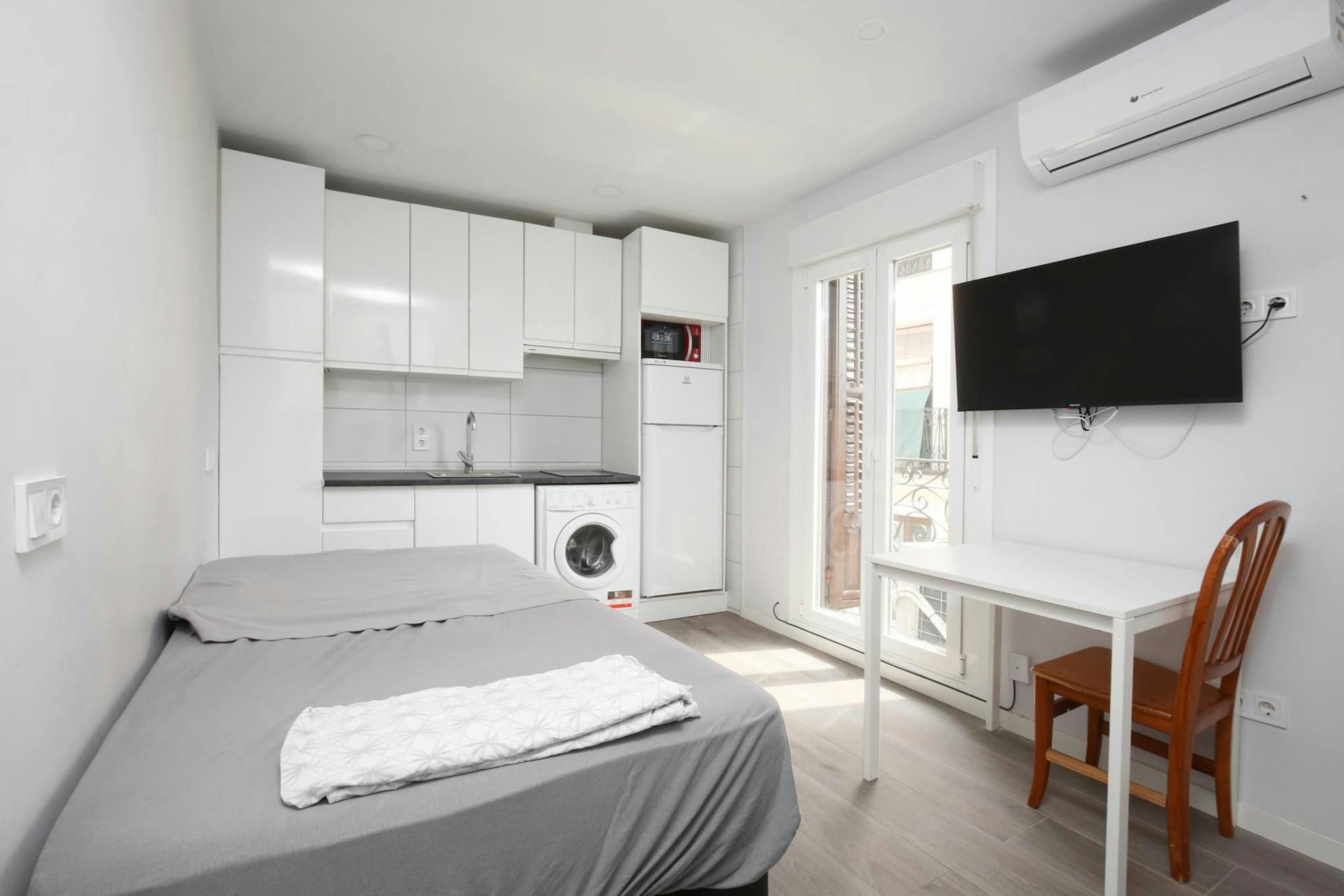 Habitación de Piso de alquiler en  Madrid Capital con Aire acondicionado, Lavadora y TV