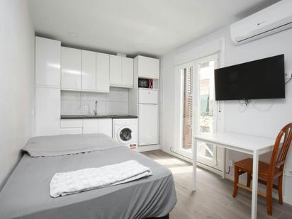 Bedroom of Flat to rent in  Madrid Capital  with Air Conditioner, Washing machine and TV