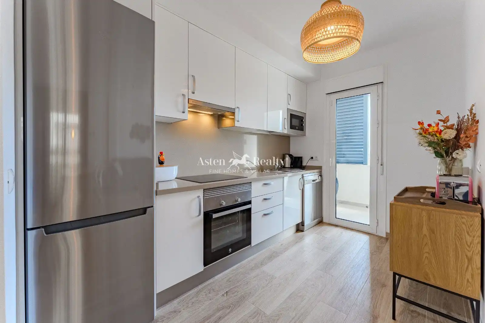 Küche von Wohnung zum Verkauf in Arona mit Klimaanlage, Privatgarten und Terrasse