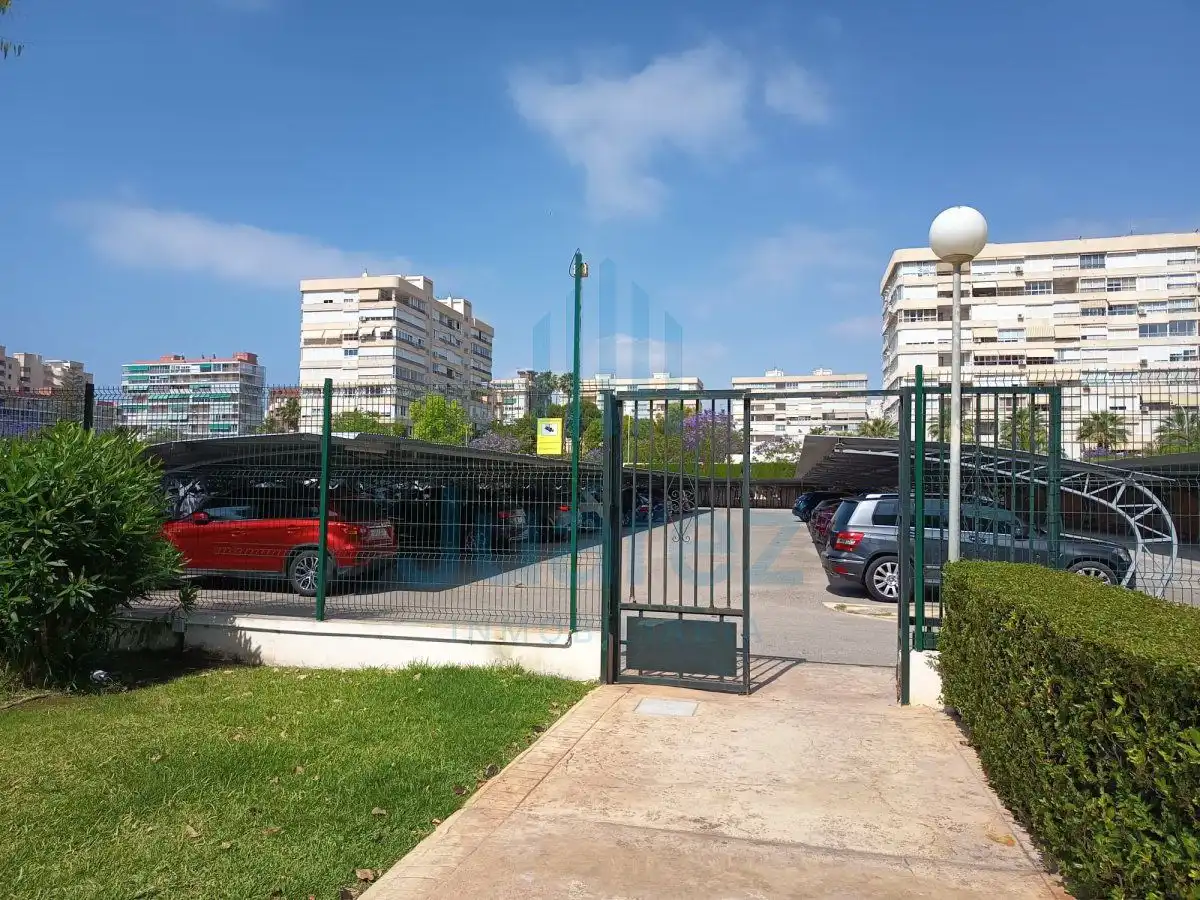 Parking de Piso de alquiler en Alicante / Alacant con Aire acondicionado, Calefacción y Parquet