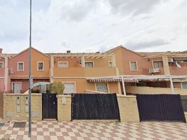 Piso en venta en Avenida AVENIDA ALBUR 17