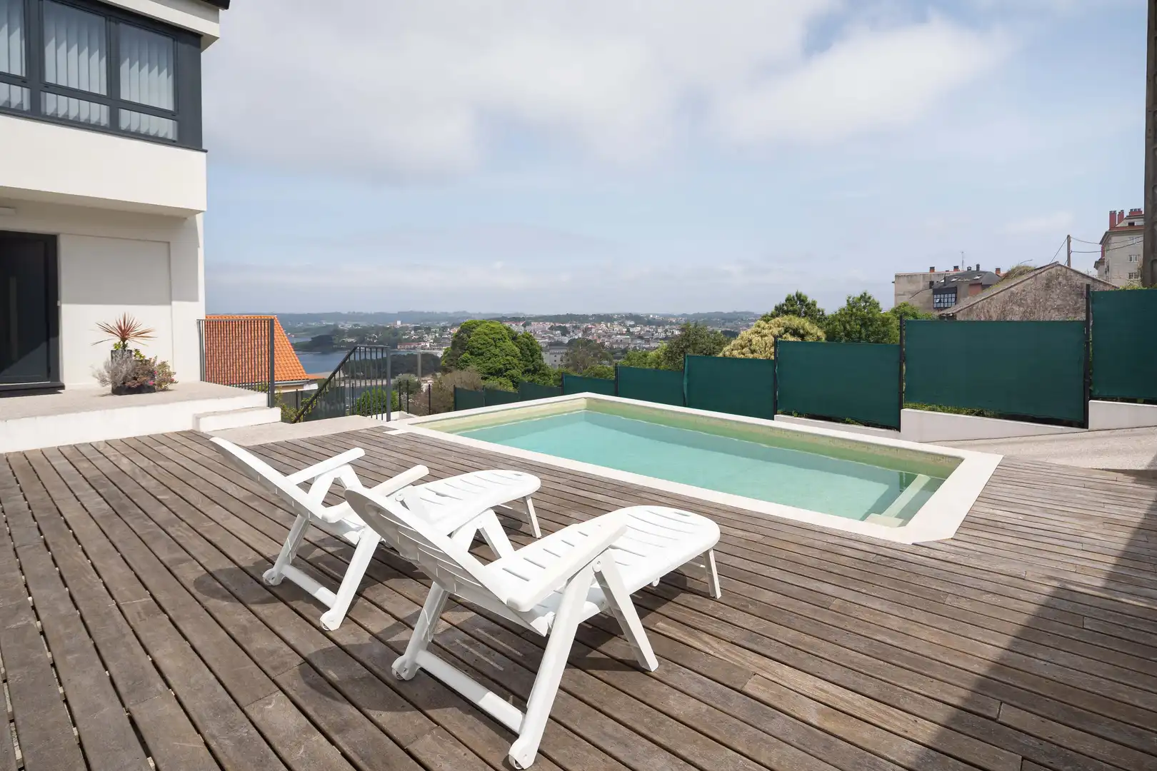 Piscina de Casa o chalet en venta en A Coruña Capital  con Calefacción y Jardín privado
