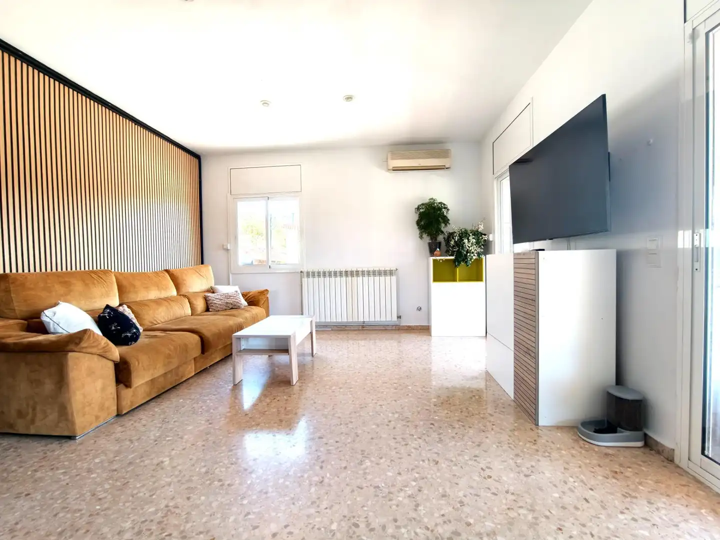 Sala de estar de Casa o chalet en venta en El Montmell con Aire acondicionado, Calefacción y Jardín privado