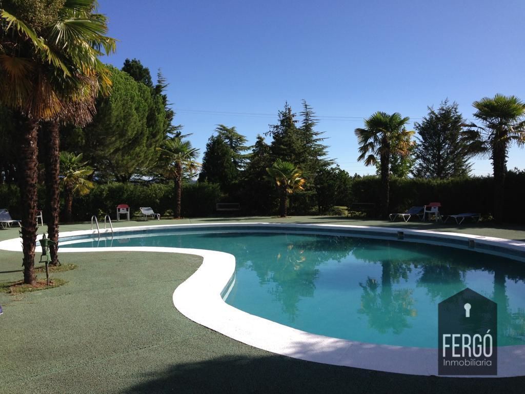 Piscina de Finca rústica en venda en San Andrés del Rabanedo amb Jardí privat, Parquet i Terrassa