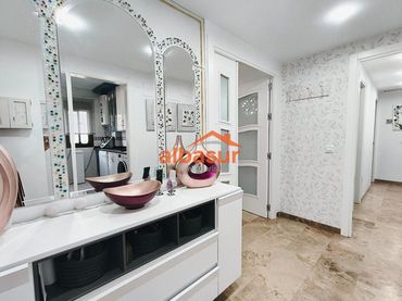 Piso con ascensor en venta en Calle Obispo Cubero