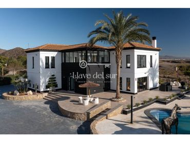 Casa con piscina in vendita a Calle Jaravia 1