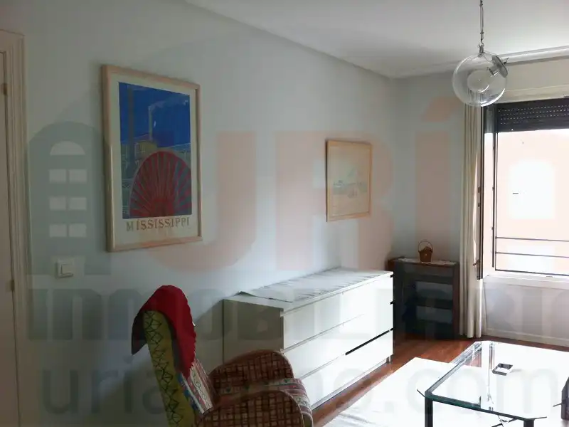 Habitación de Apartamento en venta en Oviedo  con Calefacción, Parquet y Amueblado