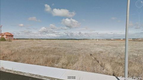 Parcela 6.6 395,17 m2, ubicada en la calle Rosa Alonso Solé, en urbanización El Bacillar, en Benavente, provincia de Zamora.