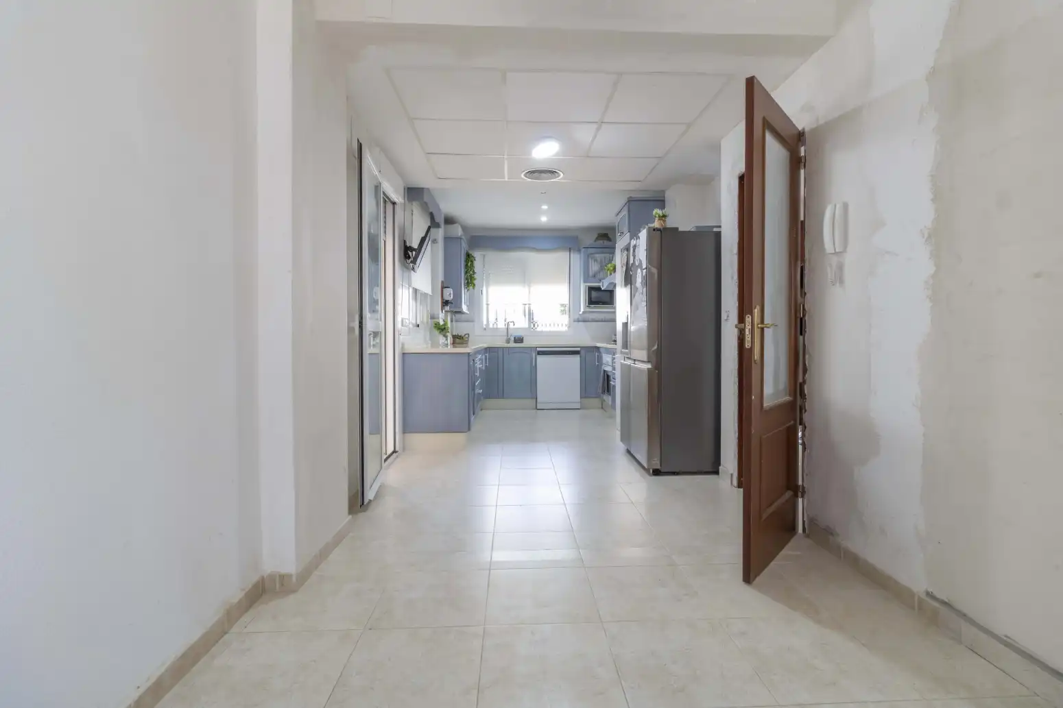 Cuina de Casa adosada en venda en Gines amb Aire condicionat, Jardí privat i Terrassa