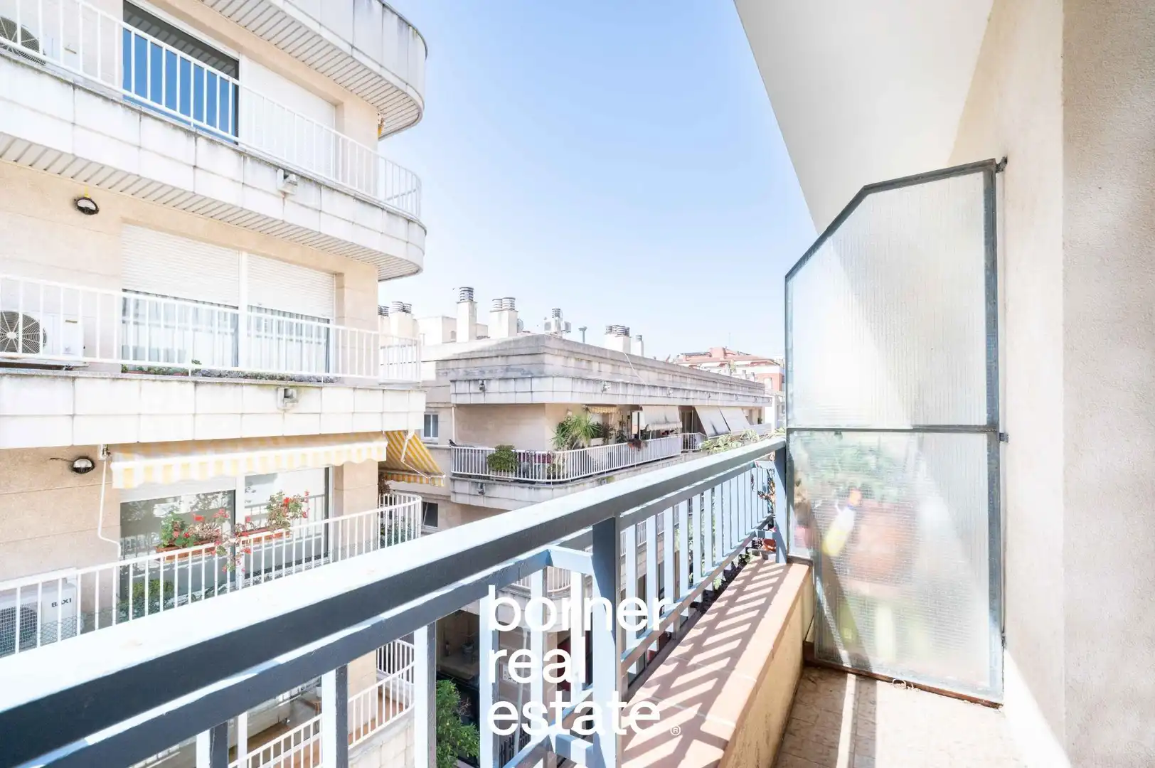 Vista exterior de Piso en venta en Sant Cugat del Vallès con Calefacción y Balcón