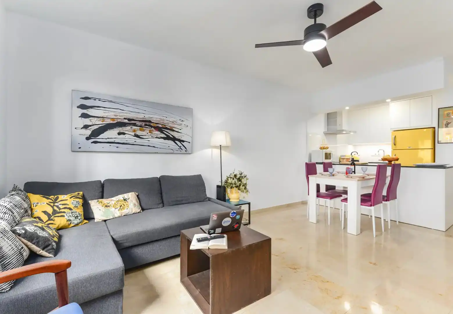 Living room of Flat for sale in Estepona  with Terrace, Furnished and Oven