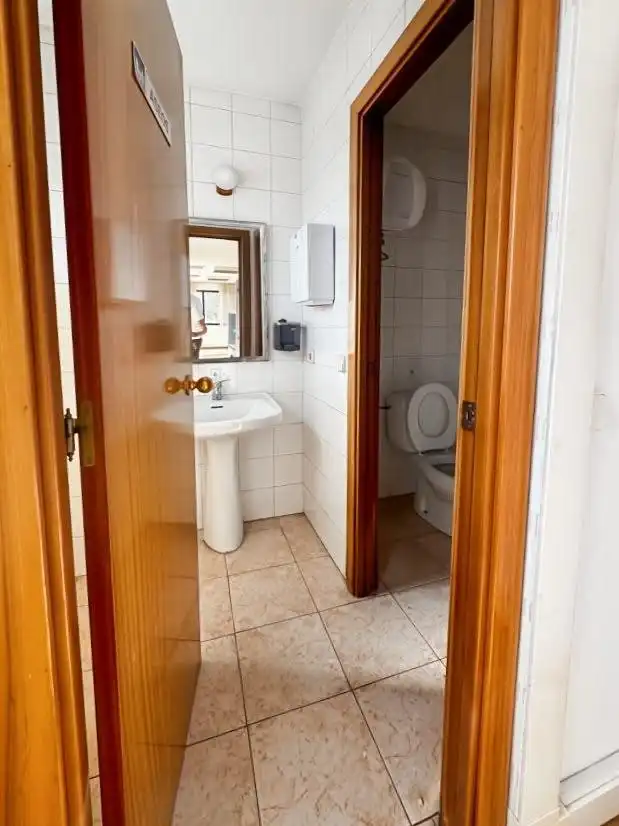 Bathroom of Office for rent in Madrid