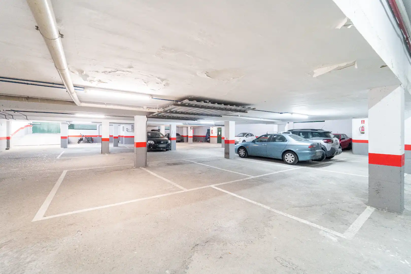 Parking of Flat for sale in Brunete  with Air Conditioner, Heating and Private garden