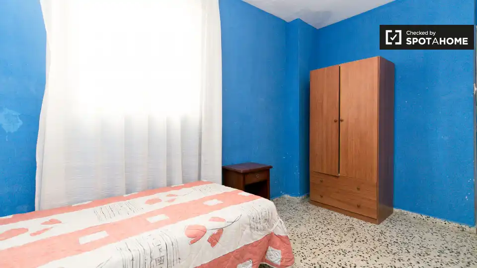 Habitación de Piso de alquiler en Granada con Aire acondicionado, Calefacción y Amueblado