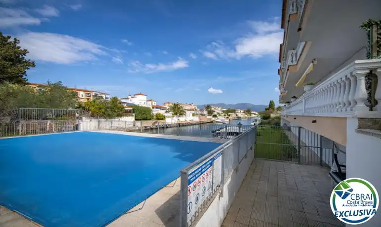 Schwimmbecken von Erdgeschoss zum Verkauf in Empuriabrava mit Möbliert und Gemeinschaftspool