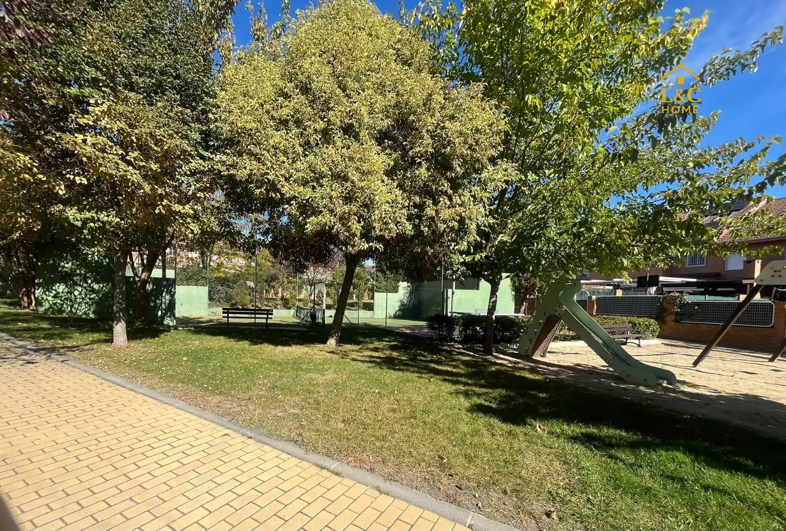Vista exterior de Casa adosada en venta en Getafe con Aire acondicionado, Calefacción y Terraza