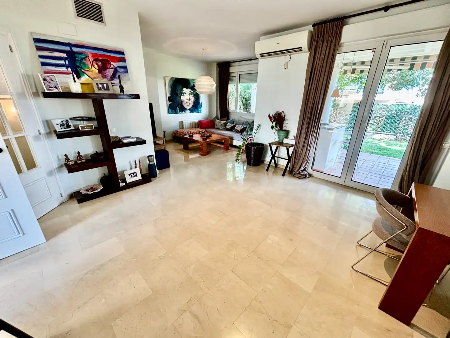 Sala de estar de Casa adosada en venta en Sant Joan d'Alacant con Aire acondicionado, Calefacción y Jardín privado