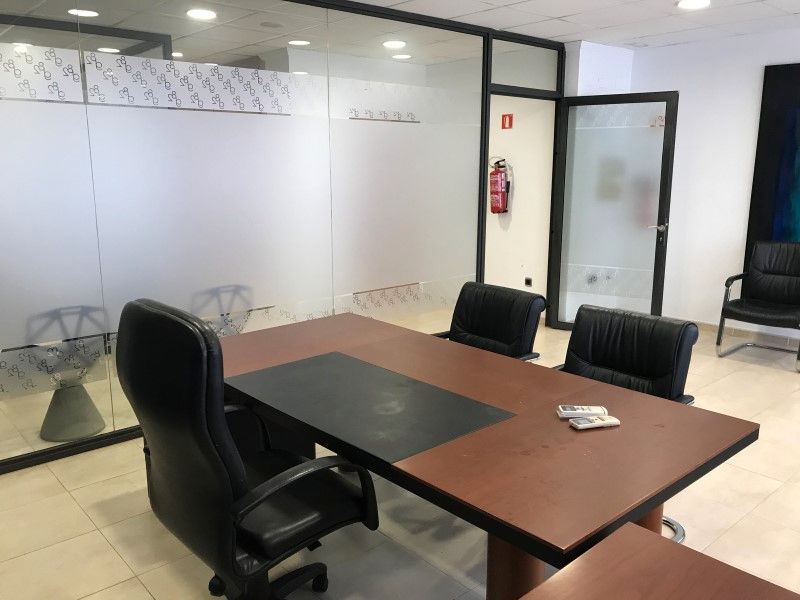 Office for sale in Oliva  with Air Conditioner and Furnished