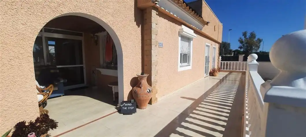 Vista exterior de Casa o xalet en venda en Mazarrón amb Aire condicionat, Calefacció i Jardí privat