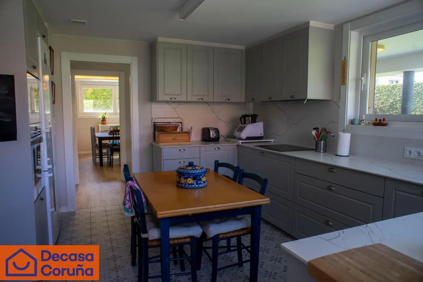 Cuina de Casa o xalet en venda en Oleiros amb Aire condicionat, Calefacció i Jardí privat