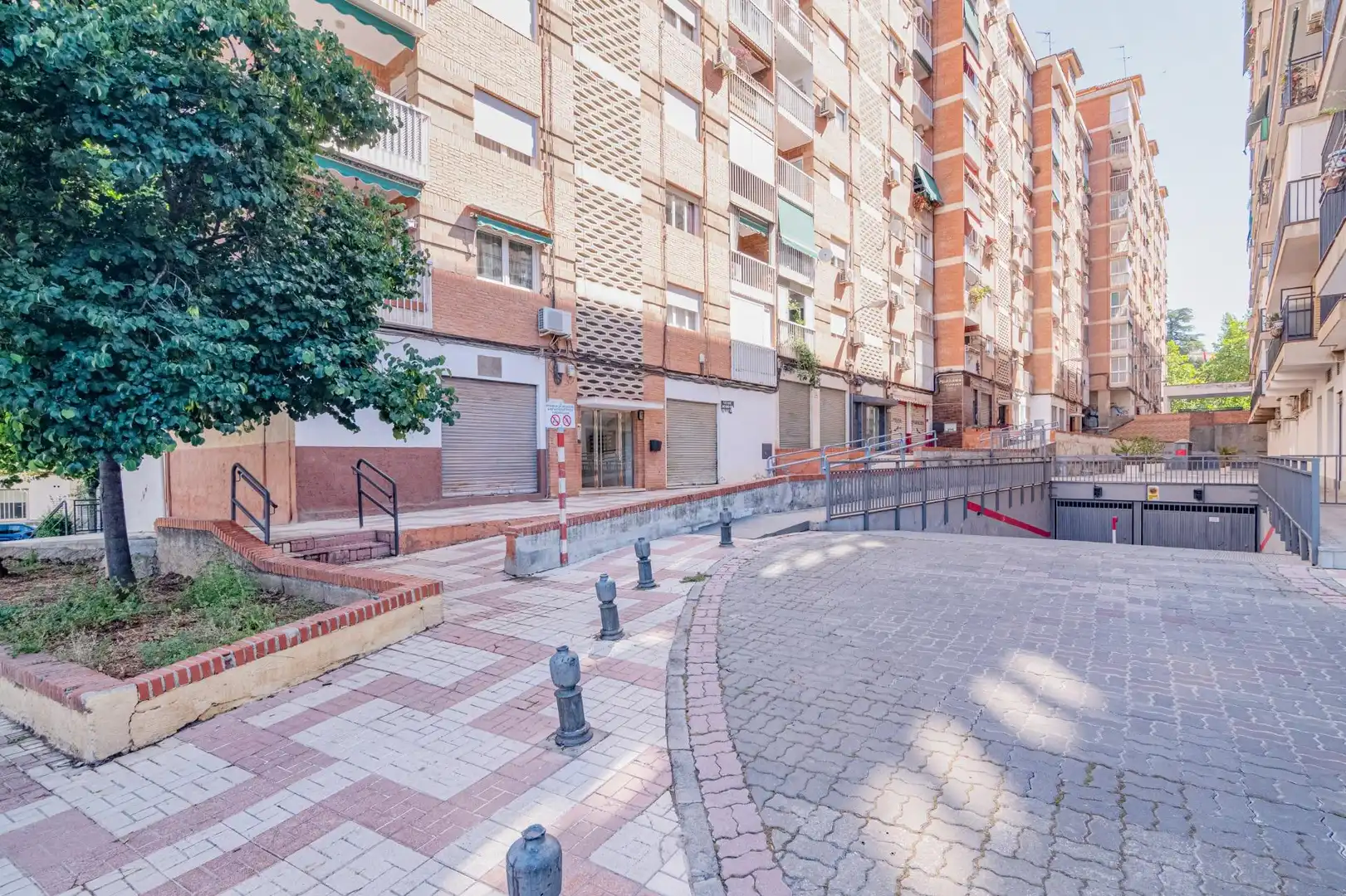 Vista exterior de Pis en venda en Granada amb Aire condicionat i Balcó