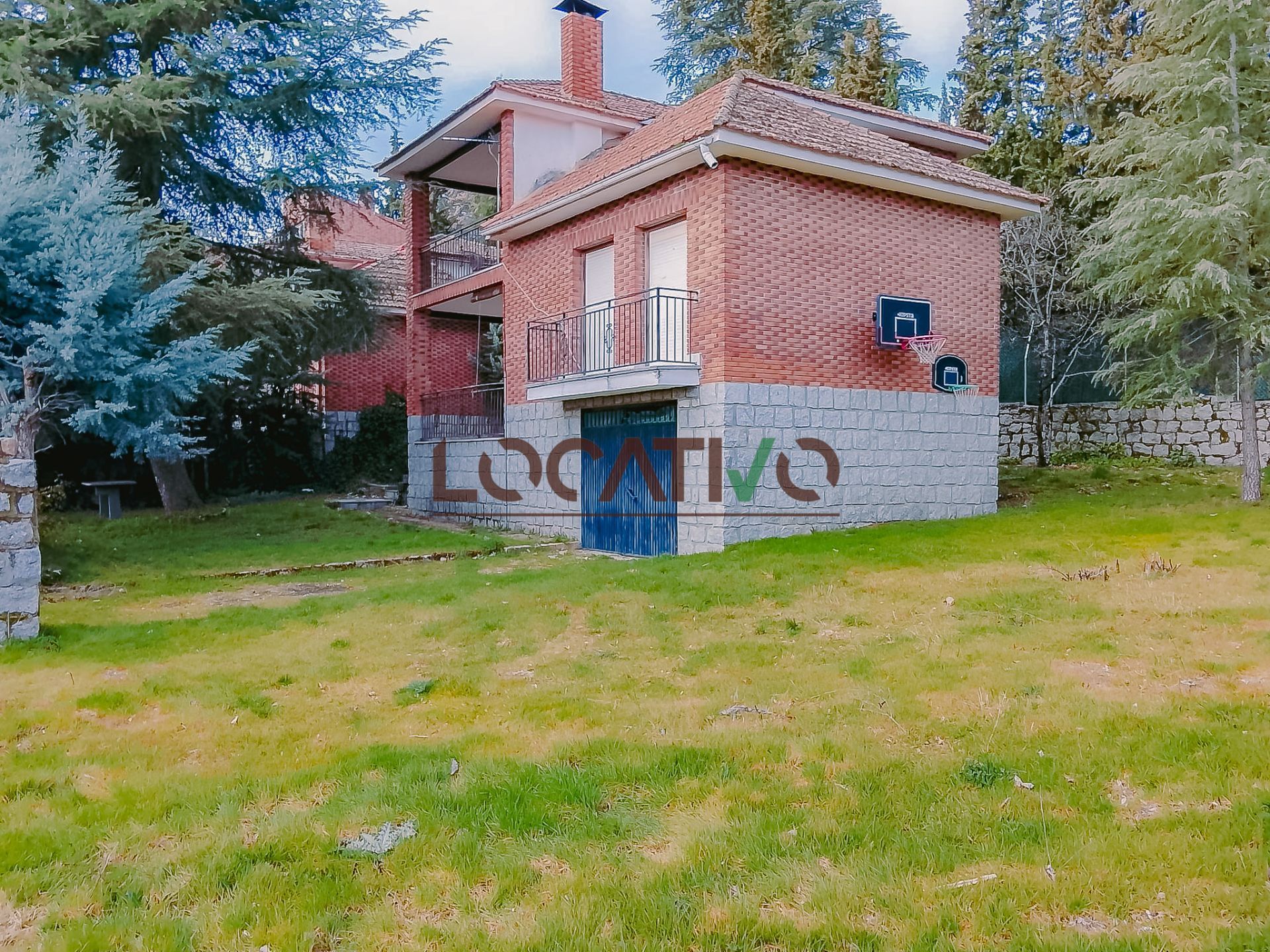 Vista exterior de Casa o chalet en venta en El Hoyo de Pinares  con Calefacción, Jardín privado y Terraza