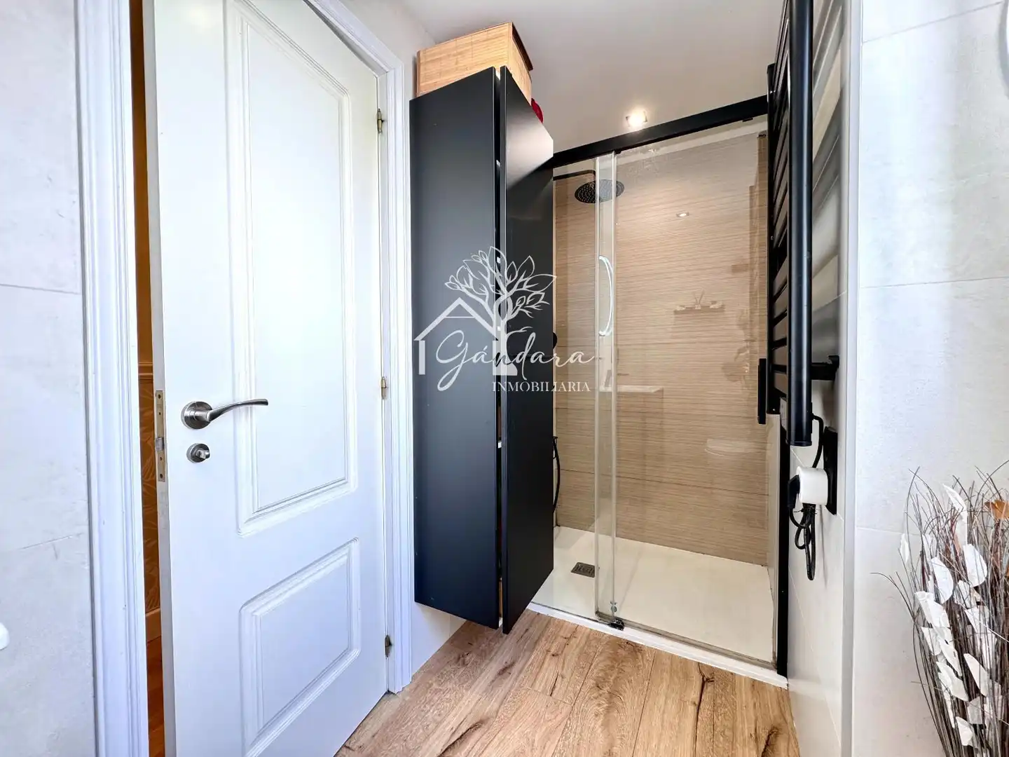 Badezimmer von Wohnung zum Verkauf in Ferrol mit Heizung, Parkett und Terrasse