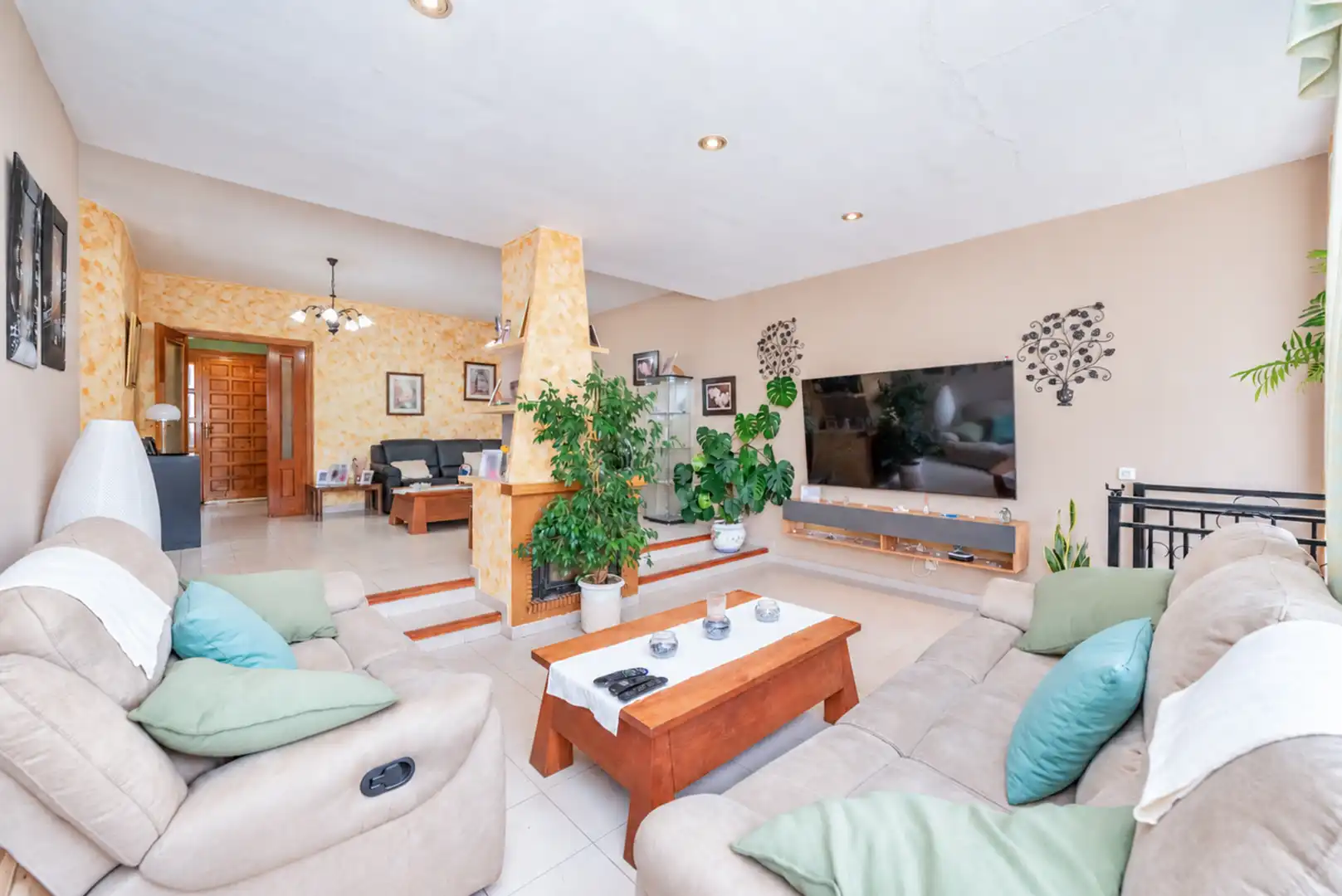 Sala d'estar de Casa o xalet en venda en Urbanizaciones