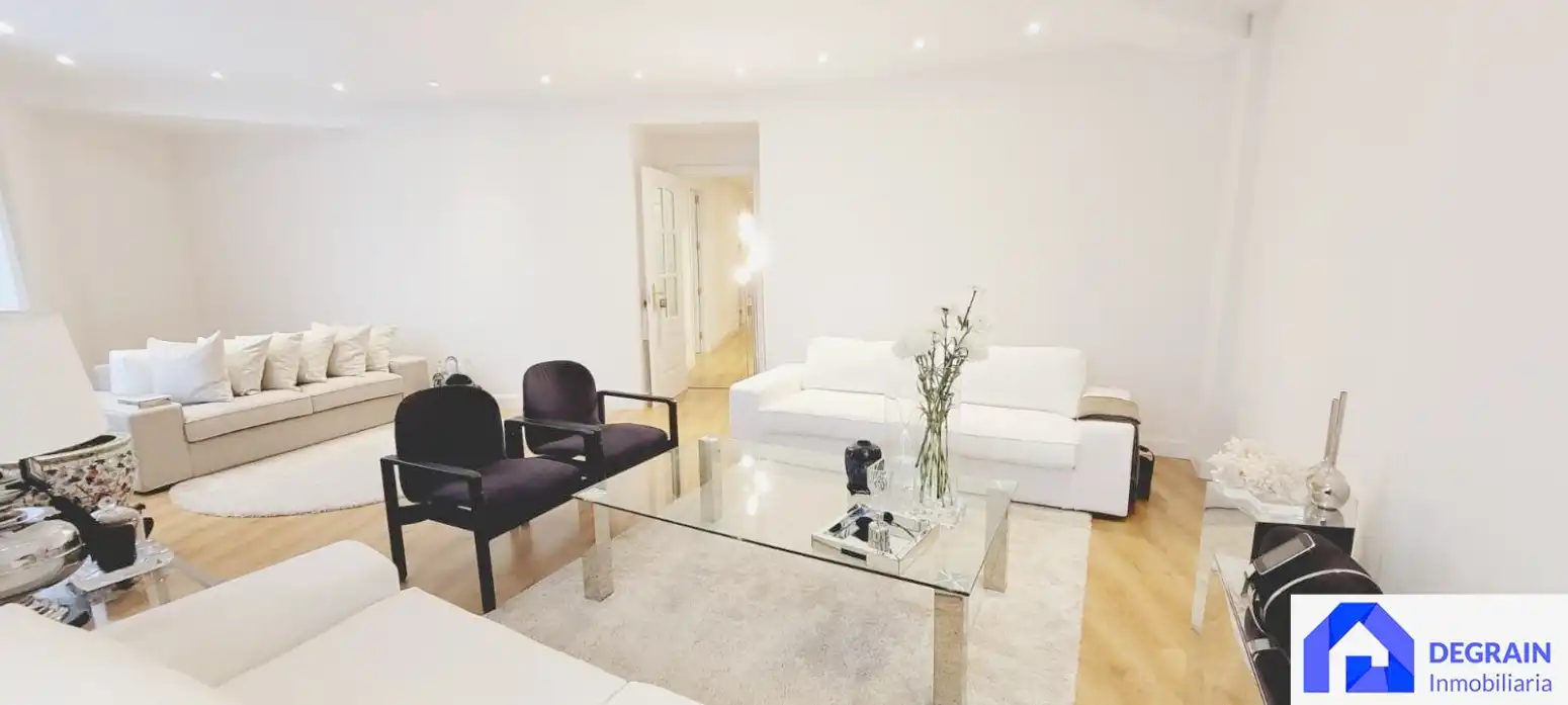 Sala de estar de Piso en venta en Oviedo  con Calefacción