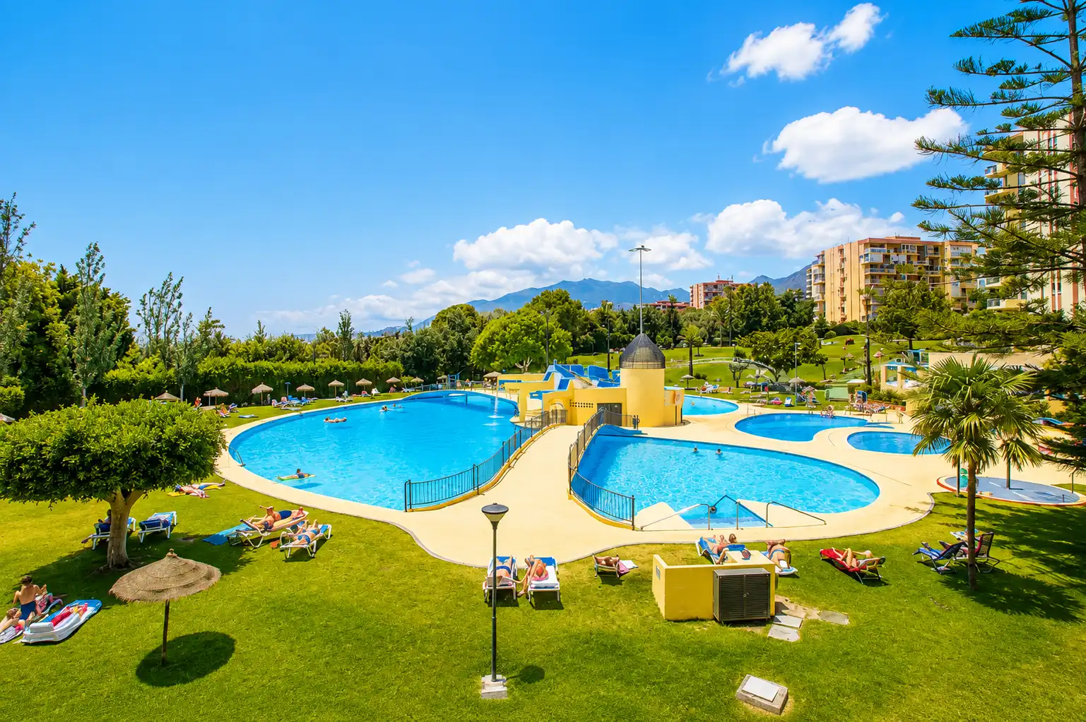 Schwimmbecken von Wohnung zum Verkauf in Benalmádena mit Klimaanlage, Parkett und Terrasse