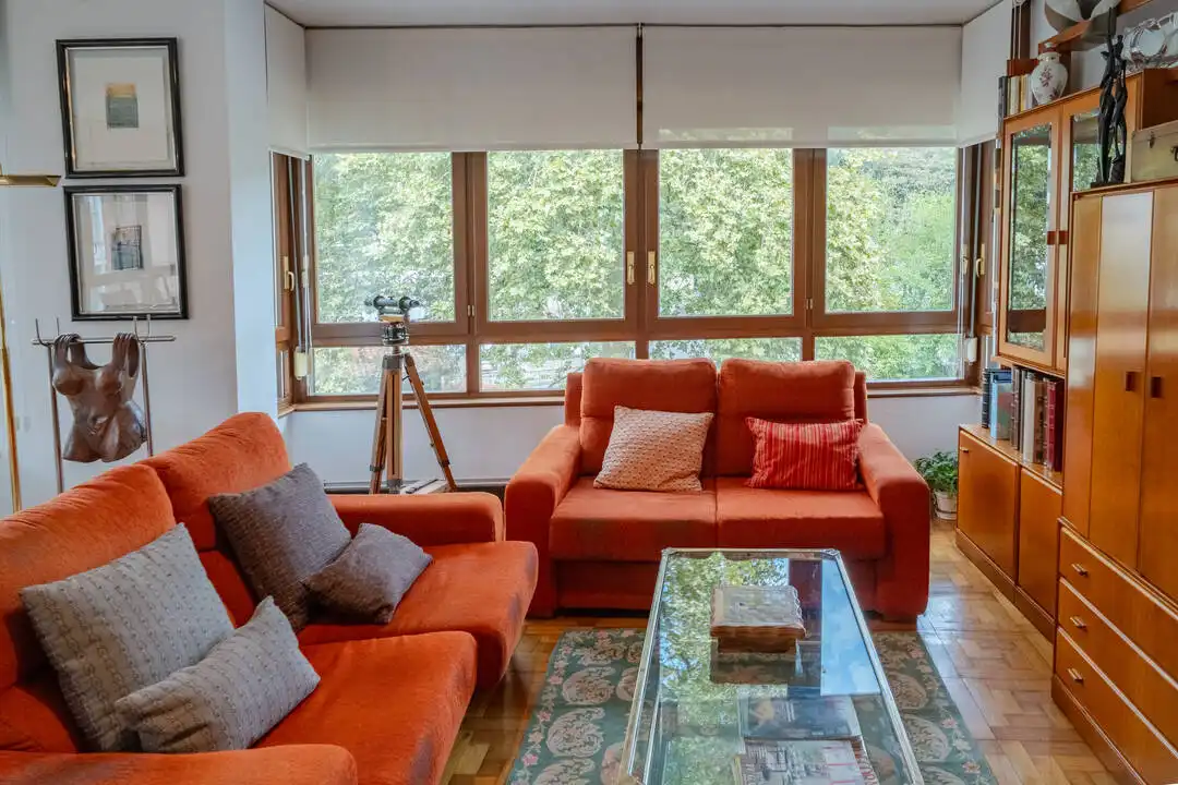 Sala de estar de Piso en venta en Cabezón de la Sal con Calefacción y Balcón