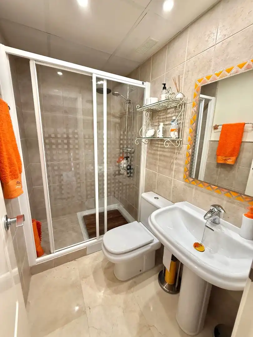 Baño de Apartamento en venta en Finestrat con Aire acondicionado, Terraza y Trastero