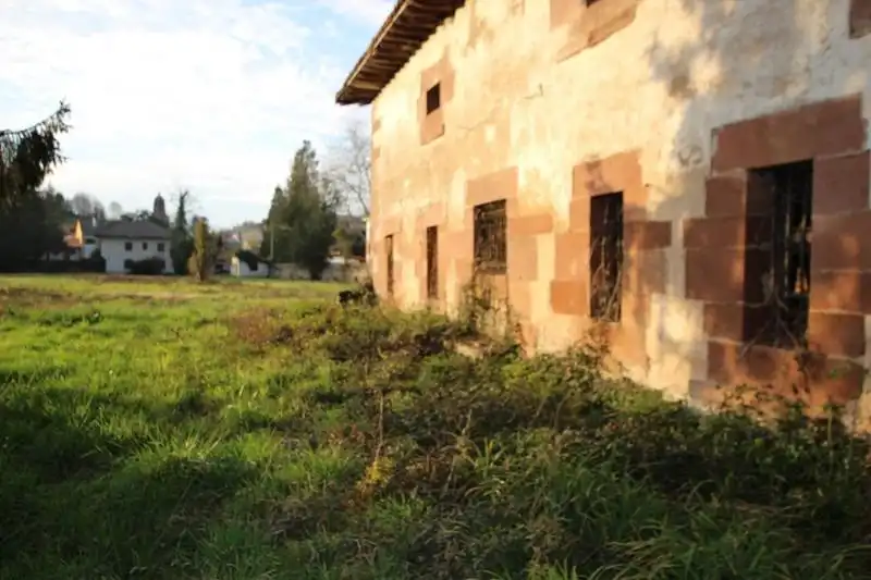 Vista exterior de Casa o xalet en venda en Cabezón de la Sal amb Jardí privat i Terrassa