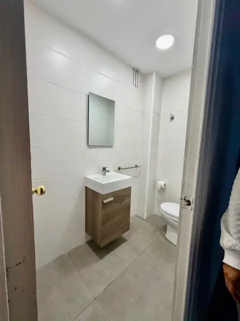 Baño de Nave industrial de alquiler en L'Hospitalet de Llobregat con Calefacción