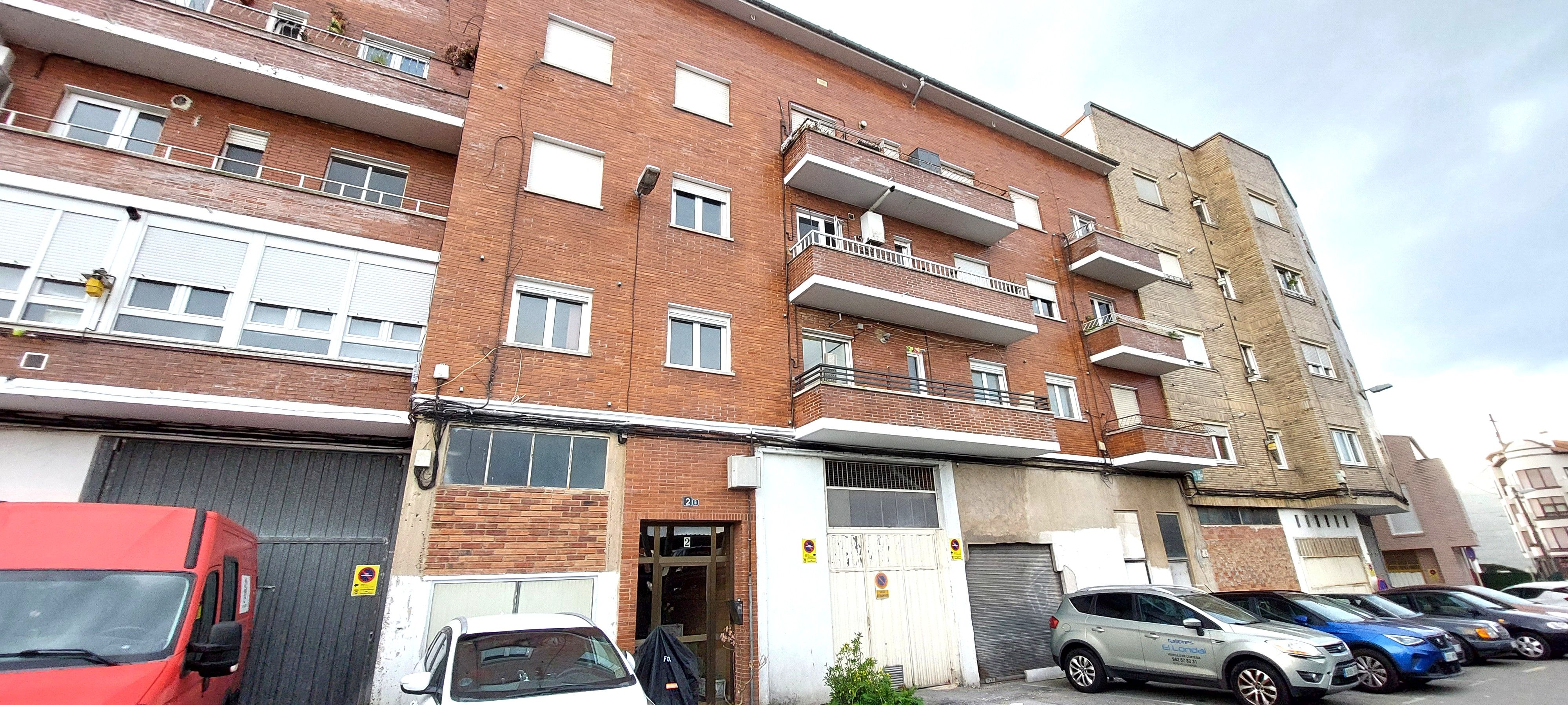 Exterior view of Flat for sale in Torrelavega 
