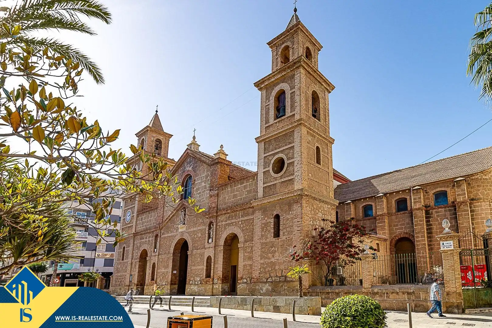Vista exterior de Ático de alquiler en Torrevieja con Terraza, Trastero y Amueblado