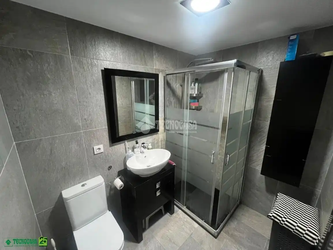 Baño de Casa adosada en venta en Miguelturra con Aire acondicionado, Calefacción y Piscina comunitaria