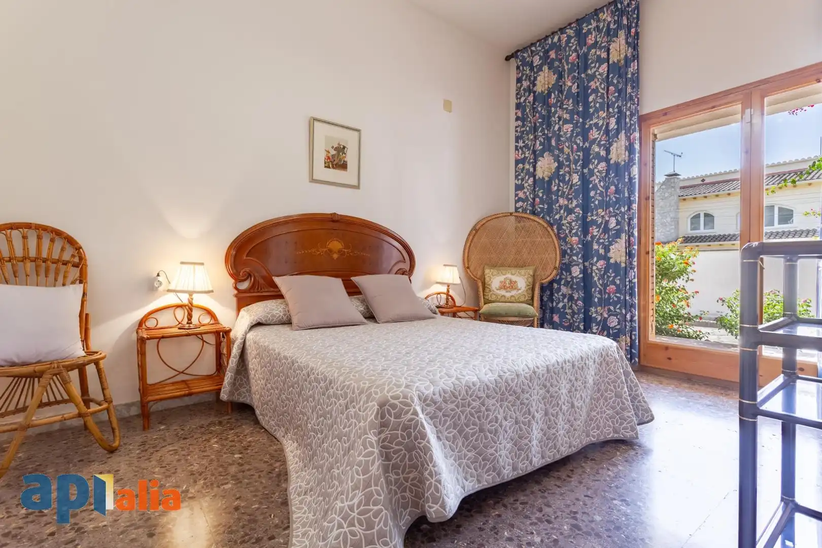 Dormitori de Casa adosada en venda en Barcelona amb Jardí privat, Terrassa i Traster